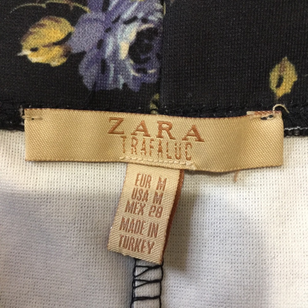 Zara women’s floral mini skirt size medium - Picture 4 of 5